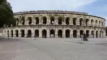 Nimes, Amphitheater, die 21 Meter hohe Fassade besteht aus zwei �bereinanderliegenden Reihen aus jeweils 60 B�gen (25.09.2017)