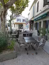 Fontvieille, H�user am Cours Hyacinte Bellon in der Altstadt (25.09.2017)