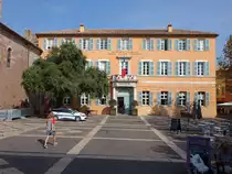 Frejus, ehem. Bischofssitz, heute Rathaus am Place Paul Albert Fevrier  (27.09.2017)
