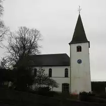 HILGENROTH/WESTERWALD-EV. PFARRKIRCHE
Zwischen ALTENKIRCHEN und HAMM gelegen,finden sich im Kirchenbau der Ev. Pfarrkirche ROMANIK(Turm)
sowie GOTIK und BAROCK(Hauptschiff)...
Urspr�nglich war das Seitenschiff eine Gnadenkapelle mit einem Muttergottes-Bild,jedoch verlor Hilgenroth nach der
Reformation seijne Bedeutung als Wallfahrtsort....hier am 9.3.2018