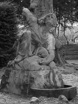 Die Skulptur  Siegfrieds Tod  in der N�he der Dresdner B�rgerwiese. (April 2017)