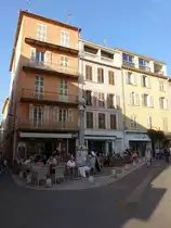 Antibes, H�user in der Rue de la Republique in der Altstadt (27.09.2017)