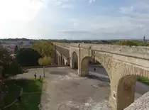 Montpellier, Aqu�dukt St–Cl�ment, erbaut im 17. Jahrhundert, die Wasserleitung erstreckt sich �ber eine L�nge von 800 m durch das Stadtviertel Les Arceaux (28.09.2017)