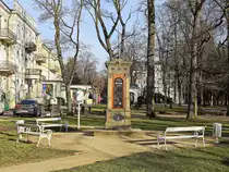 Die Wetters�ule (meteorologische S�ule) steht seit 1882 In Franzensbad. Heute befindet sie sich ca. 50 m von ihrem urspr�nglichen Standort, gesehen am  24. Februar 2018.