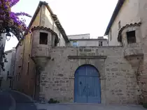 Pezenas, Hotel de Peyrat, dieser gro�e Stadtpalast wurde im Lauf der Geschichte in mehrerer Parzellen aufgeteilt, seine heutige Form erhielt er zwischen 1638 und 1644 durch Jean de Peyrat (29.09.2017)
