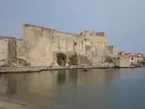 Collioure, Ostseite des Chateau Royal vom Port d’Avall (30.09.2017)