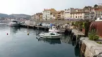 Port Vendres, H�user und Boote am Hafen Quai de la Sante (30.09.2017)