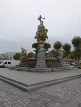 Tarbes, Brunnen Fontaine des Quattres Vallees am Place Marcadieu (01.10.2017)
