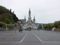 Lourdes, Wallfahrtskirche Notre-Dame-de-l’Immacul�e-Conception, erbaut von 1866 bis 1871 nach den Pl�nen des Architekten Hippolyte Durand (01.10.2017)