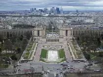 Paris, Aussicht auf den Jardin du Trocadero mit Musee de la Marine und Theatre de Chaillot (30.03.2018)