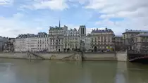 Paris, Ausblick auf den Quai aux Fleurs mit den T�rmen der Notre Dame Kirche (31.03.2018)