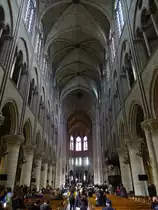 Paris, gotisches Mittelschiff der Kathedrale Notre-Dame (31.03.2018)