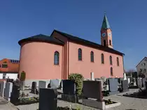 Hallbergmoos, Katholische Pfarrkirche St. Theresia. Klassizistischer Saalbau aus Backstein mit leicht eingezogener Apsis und angef�gter zweigeschossiger Sakristei, erbaut von Daniel Ohlm�ller von 1832 bis 1834 (25.03.2017)