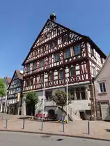 Beilstein, das Rathaus ist ein barockes Fachwerkhaus mit reichem Ziergiebel. Es wurde nach der Zerst�rung von 1693 in der Zeit von 1703 bis 1710 auf �lteren Fundamenten errichtet (29.04.2018)
