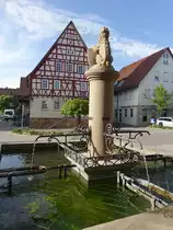 Oedheim, historischer Marktbrunnen an der Hauptstra�e (29.04.2018)