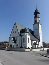S�chtenau, kath. Pfarrkirche St. Margaretha, Sp�tgotischer Saalbau mit Satteldach, eingezogenem Chor und S�dturm, Mitte 15. Jahrhundert, Turmoberteil mit Doppelkuppel 1723, Anbau des s�dlichen Seitenschiffes und Barockisierung 1735, Anbau Sakristei 1867, Verl�ngerung um zwei Joche 1922 (02.04.2017)
