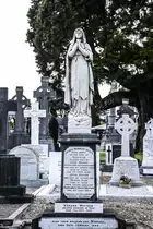 Glasnevin Cemetery (irisch Reilig Ghlas Na�on) in Dublin  ist mit einer Fl�che von 50 ha der gr��te Friedhof Irlands.
Aufnahme:  1. Mai 2018.