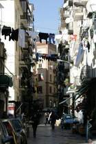 In den Gassen von Napoli: Man muss gut auf sich aufpassen. Auch die Digicam sollte man gut besch�tzen, damit sie nich morgen schon auf dem Stand eines Schwarzmarkth�ndlers liegt!