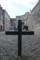 Hinrichtungsst�tte im Innenhof des Gef�ngnisses Kilmainham Gaol. In der Geschichte Irlands spielte es eine bedeutende Rolle, da viele irische Rebellenf�hrer und nationalistische Politiker im Kilmainham Gaol inhaftiert waren und mehrere von ihnen hier hingerichtet wurden. 
Aufnahme: 12. Mai 2018.