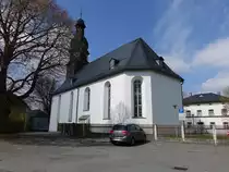 Selbitz, Evangelisch-lutherische Pfarrkirche, Saalbau mit Westturm, erbaut von 1634 bis 1637 (14.04.2017)