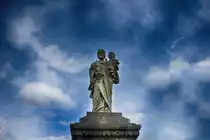 Ausschnitt eines Grabsteines auf dem Glasnevin Cemetry in Dublin. Der Friedhof wurde 1832 in Glasnevin, einem n�rdlichen Stadtteil von Dublin, f�r irische Katholiken gegr�ndet. Aus ihm entwickelte sich der irische Nationalfriedhof.

Aufnahme: 11. Mai 2018.