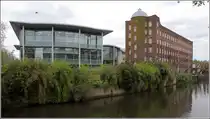 Norwich. Die rechts im Bild zu sehende St. James Mill wurde w�hrend der industriellen Revolution in den Jahren 1836 bis 1839 errichtet und bis zum Beginn des 20. Jahrhunderts f�r die Textilproduktion genutzt. Nach verschiedenen anderen Verwendungen sind hier heute B�ros untergebracht. 04.05.2018