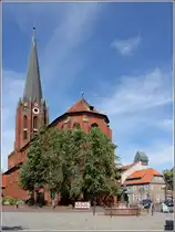 Buxtehude. Die St. Petri Kirche stammt aus dem ausgehenden 13. Jahrhundert. Der Turm ist neueren Datums, da der urspr�ngliche Turm 1853 durch Blitzschlag zerst�rt wurde. 22.05.2018