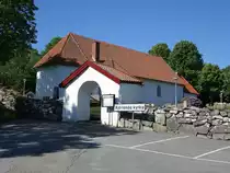 Bj�rlanda, Ev. Kirche, erbaut im 13. Jahrhundert, Portaltor von 1738 (30.05.2018)