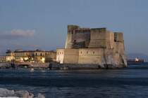 Das Castell dell'Ovo in D�mmerung am 16.02.2008