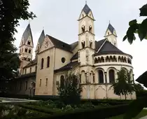 KOBLENZ/RHEIN MIT ST. KASTOR/KASTORKIRCHE
St. Kastor,in der Koblenzer Altstadt dicht am RHEINUFER gelegen,ist das �lteste erhaltene Kirchenbauwerk
der Stadt,als erster Bau im 9. Jahrhundert und im jetzigen Erscheinungsbild im 12./19. Jahrhundert
vollendet..Direkt daneben die TALSTATION der Gondelseilbahn auf den EHRENBREITSTEIN..am 17.6.2018...
