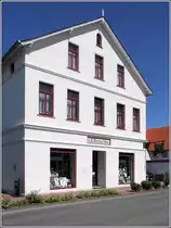 Nordenham. Eine nostalgische Reise in die Vergangenheit unternimmt, wer durch die T�r ins Historische Kaufhaus im Stadtteil Abbehausen tritt. 28.06.2018
Weitere Infos: http://www.historisches-kaufhaus-abbehausen.de/
