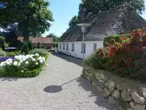 Espe, reetgedecktes Kirchgemeindehaus am Friedhofsgel�nde (06.06.2018)