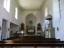 Thundorf, Innenraum der Pfarrkirche St. Laurentius, klassizistischer Altar mit Kreuzigungsgruppe (07.07.2018)