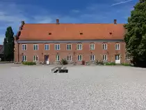 Auning, Wirtschaftshof mit d�nischen Landwirtschaftsmuseum im Schloss Gammel Estrup (07.06.2018)