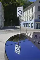 Blick in die kurze Stra�e Dahlalmenningen in Stavanger, Norwegen. Aufnahme: 2. Juli 2018.