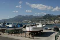 Im Winrer �berholen die Fischer ihre Boote in den H�fen von Campanien.