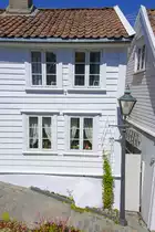 Hausfassade in der Stavanger Altstadt (�Gamle Stavanger�). �Gamle Stavanger�, besteht aus 173 Holzh�usern aus dem 18. und vom Beginn des 19. Jahrhunderts. Aufnahme: 2. Juli 2018. 