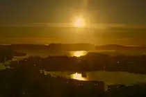 Sonnenuntergang �ber die norwegische Hansestadt Bergen. Das Foto ist im Stadtteil Montana aufgenommen. Aufnahme: 11. Juli 2018.