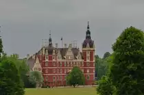 Das Neue Schloss im F�rst-P�ckler-Park Bad Muskau.  Am 12.05.2018
Der F�rst-P�ckler-Park Bad Muskau, ein Landschaftspark in der Oberlausitz. Mit einer Gesamtfl�che von 830 Hektar. Sch�pfer Hermann F�rst von P�ckler-Muskau ist das Neue Schloss Muskau. Der im Weltkulturerbe befindliche Park ist das einzige s�chsische Welterbe und eine der wenigen staaten�bergreifenden Welterbest�tten. 
