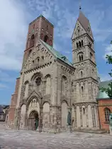 Ribe, Domkirke, Querschiff erbaut von 1150 bis 1175, gro�er Turm erbaut von 1283 bis 1333, S�dwestturm 19. Jahrhundert (09.06.2018)