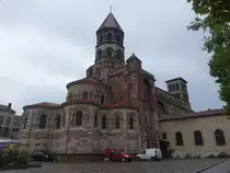 Brioude, romanische Basilika Saint-Julien, erbaut Ende des 11. Jahrhundert, gr��te romanische Kirche der Auvergne (21.07.2018)