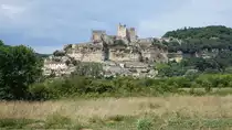 Ausblick auf die m�chtige Festung von Beynac-et-Cazenac, erbaut ab dem 12. Jahrhundert (22.07.2018)