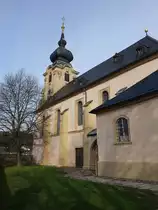 Marienweiher, Wallfahrtskirche Maria Heimsuchung, Putzbau mit eingezogenem rundgeschlossenem Chor, erbaut von 1740 bis 1745 von Johann Jakob Michael K�chel (15.04.2017)