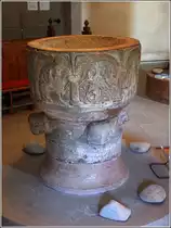 Vamlingbo. Der Taufstein in der Kirche stammt bereits aus dem 12. Jahrhundert. 25.07.2018