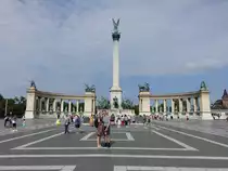 Budapest, Heldenplatz H�s�k Ter, erbaut 1896 zur Feier des 1000-j�hrigen Jubil�ums der magyarischen Landnahme, Erbauter war Architekt Albert Schickedanz und der Bildhauer Gy�rgy Zala (25.08.2018)