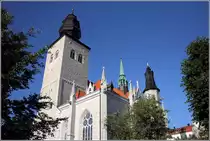 Visby. T�rme des Doms ragen in den blauen Sommerhimmel. Mit dem Bau des auch Sankt-Maria-Kirche genannten Doms wurde im 12. Jahrhundert begonnen. 23.07.2018