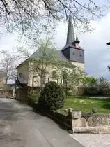 G�rtenroth, Evangelisch-lutherische Pfarrkirche Sankt Maria, Chorturmkirche, erbaut im 13. Jahrhundert, Umbauten von 1752/53 und 1806 (16.04.2017)