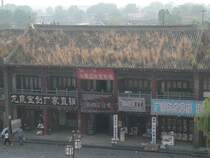 An jeder Ecke ein kleiner Laden. Hier bekommt man alles m�gliche - Lebensmittel, Getr�nke, Batterien ... 09/2007