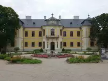 Mor, Schloss der F�rsten von Lamberg, erbaut von 1762 bis 1776 durch Jakob Fellner (25.08.2018)