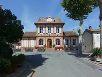 Saint-Paul-Cap-de-Joux, Rathaus am Place de la Resistance (30.07.2018)